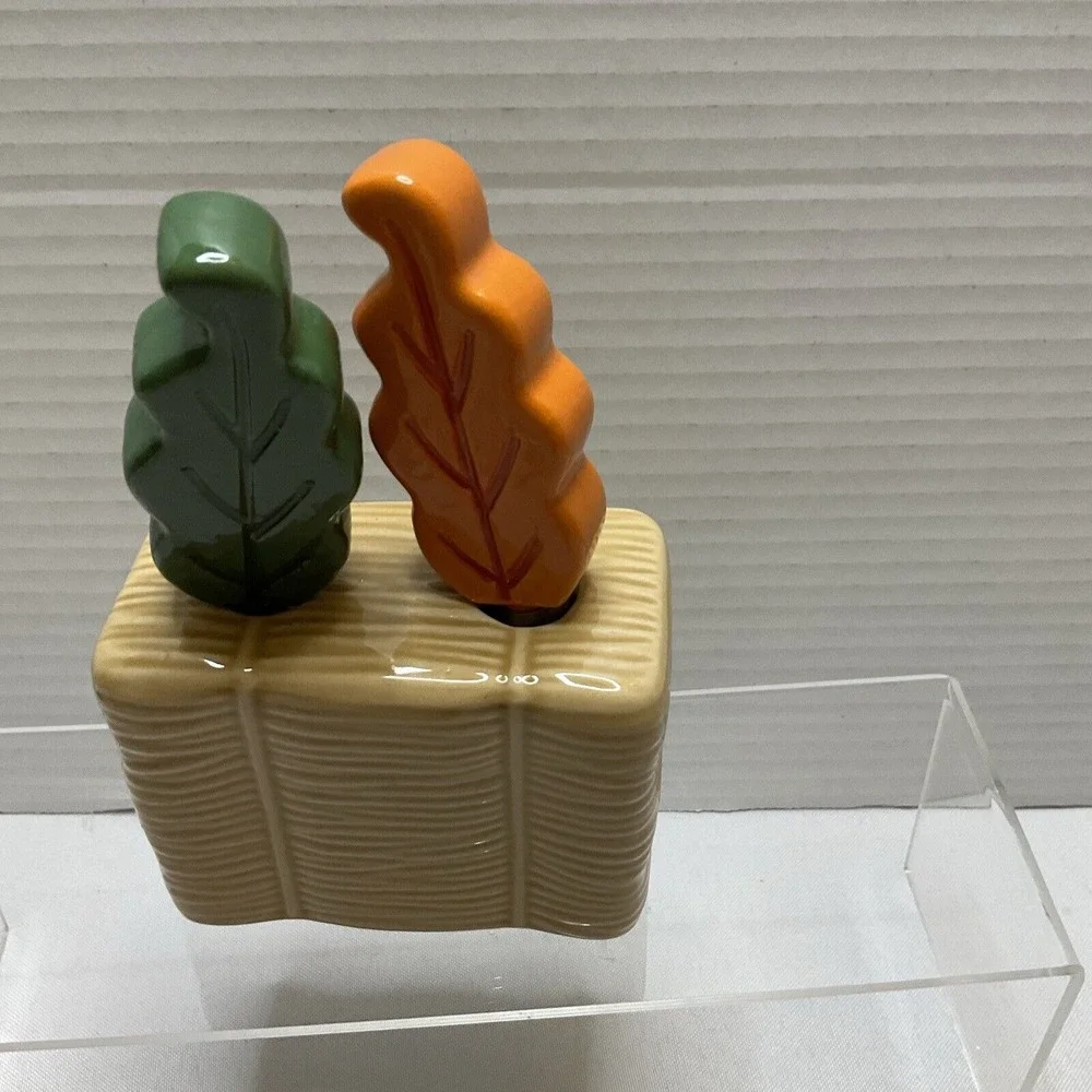 Leaf Design Cheese/Butter Spreaders Set With Ceramic Straw Bale‎ Holder